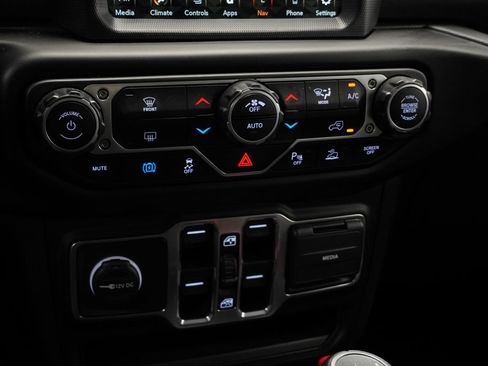 Used 2023 Jeep Wrangler Unlimited Sahara AWD/4WD image 35