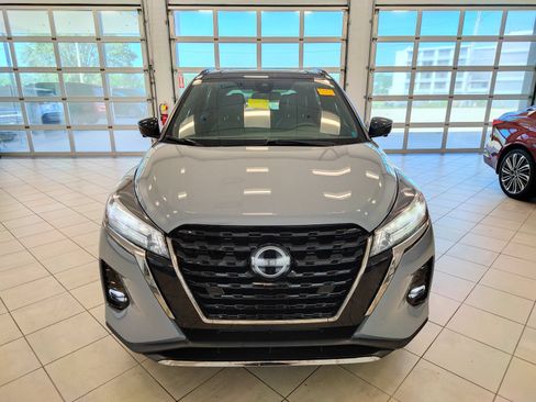 Used 2023 Nissan Kicks SR w/ SR Premium Package FWD image 7