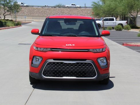 Used 2022 Kia Soul LX w/ Technology Package FWD image 2