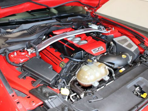 Used 2016 Ford Mustang GT Premium w/ Equipment Group 401A RWD image 27