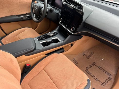 Used 2023 Lexus RZ 450e Premium image 19