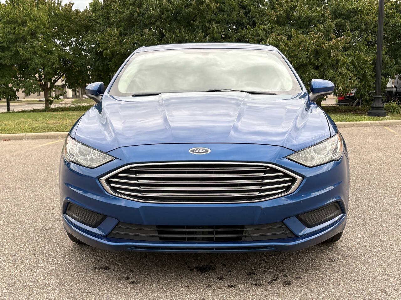 Used 2017 Ford Fusion SE FWD image 3