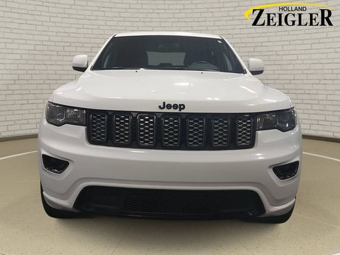 Used 2021 Jeep Grand Cherokee Laredo X AWD/4WD image 2