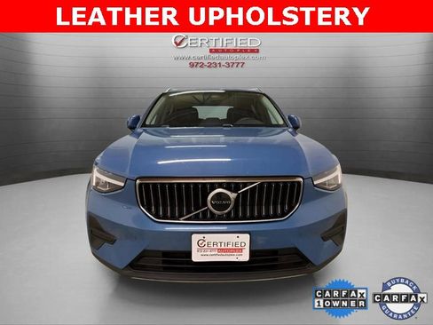 Used 2025 Volvo XC40 B5 Core image 2