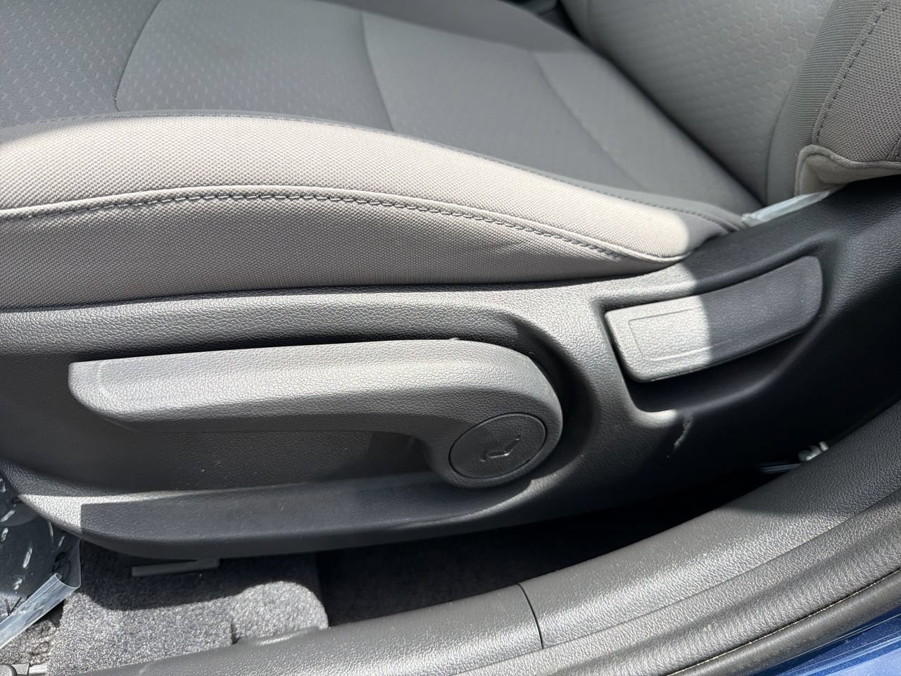 Used 2020 Hyundai Elantra SE FWD image 19