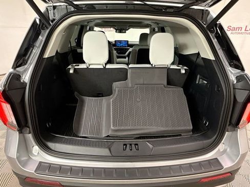 Used 2025 Ford Explorer Platinum w/ Ultimate Package image 28