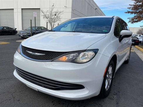 Used 2017 Chrysler Pacifica LX image 25