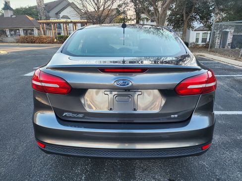Used 2018 Ford Focus SE w/ SE Appearance Package image 6