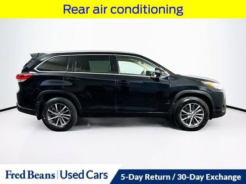 Used 2018 Toyota Highlander XLE image 12