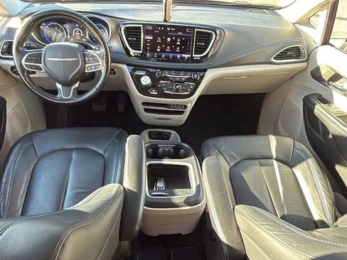 Used 2021 Chrysler Pacifica Touring-L FWD image 30