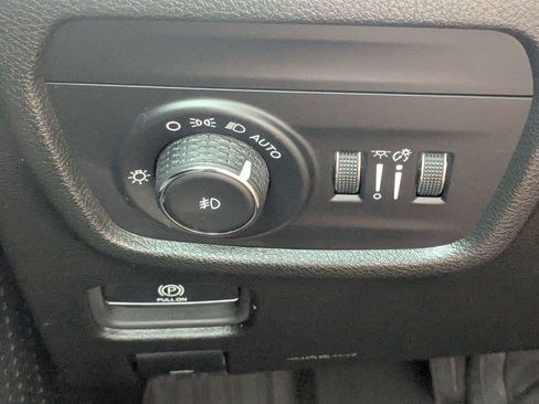 Used 2024 Jeep Grand Cherokee Limited w/ Black Appearance Package AWD/4WD image 28