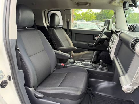 Used 2014 Toyota FJ Cruiser 4WD w/ Convenience Package image 22