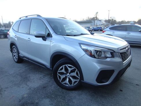 Used 2020 Subaru Forester Premium image 3