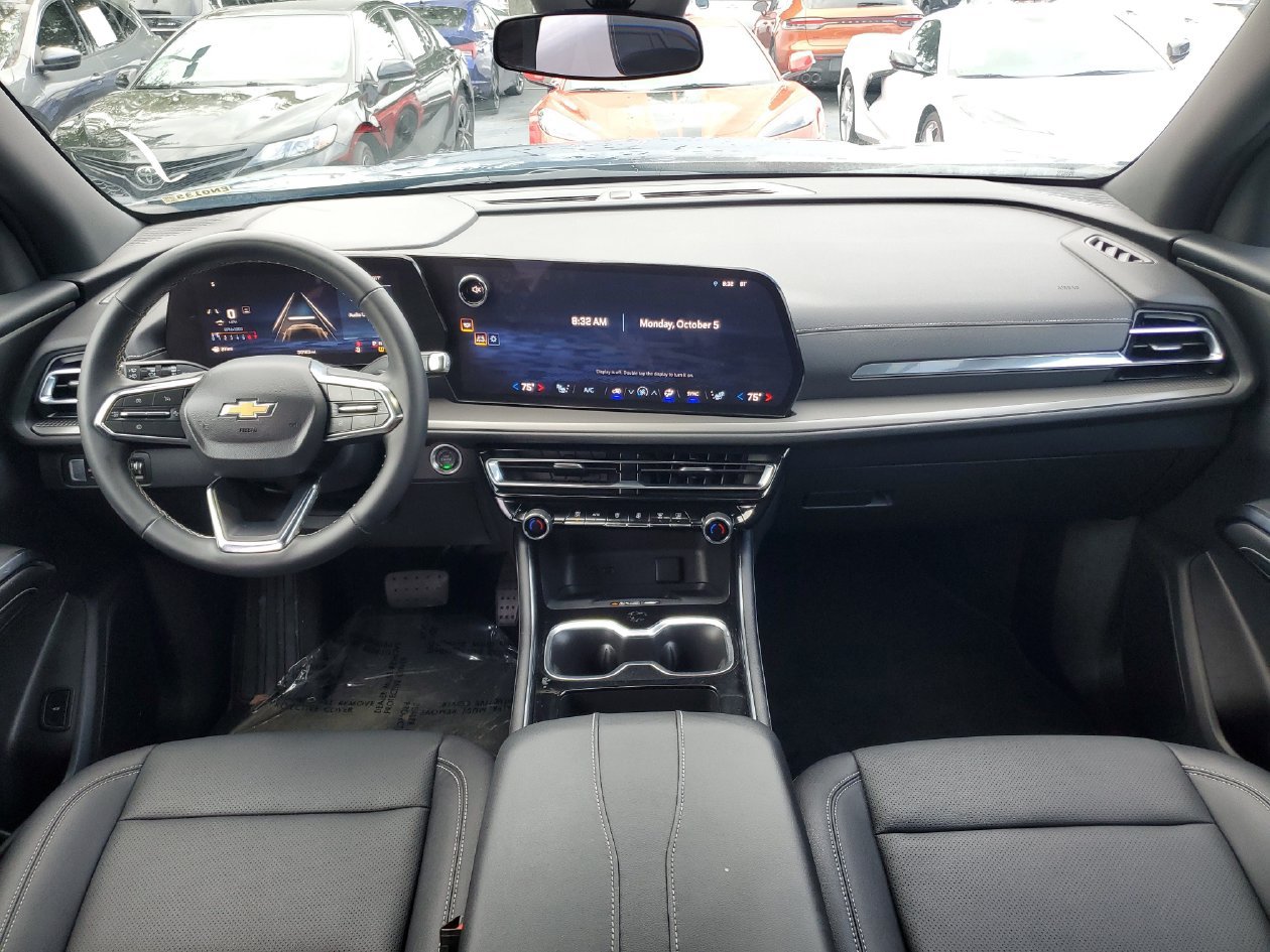 Used 2026 Chevrolet Traverse LT FWD image 10