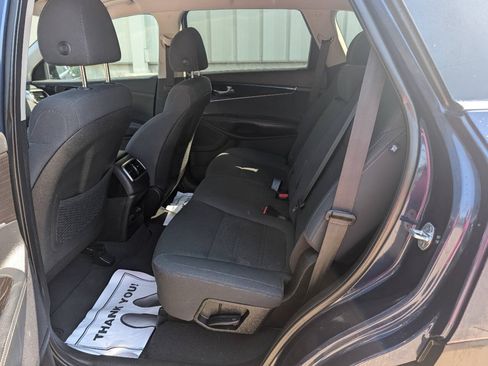 Used 2019 Kia Sorento FWD V6 image 4