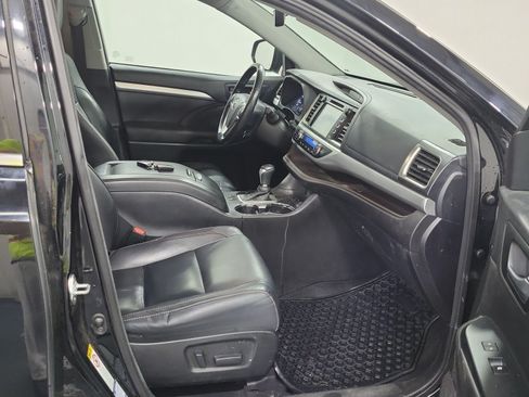 Used 2017 Toyota Highlander XLE AWD/4WD image 10
