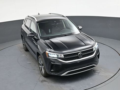 Used 2024 Volkswagen Taos SE image 28