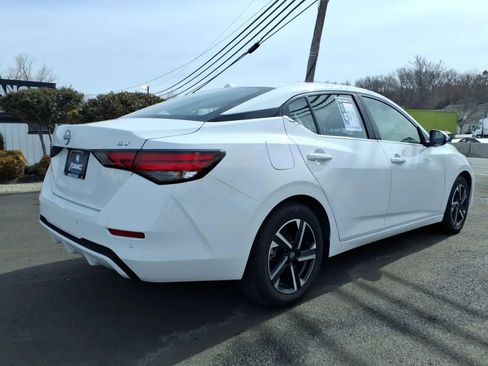 Used 2024 Nissan Sentra SV image 3