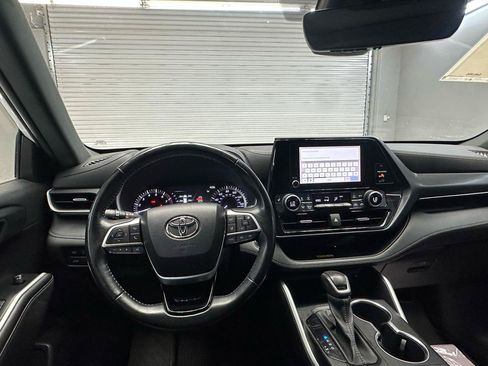 Used 2023 Toyota Highlander XSE AWD/4WD image 17