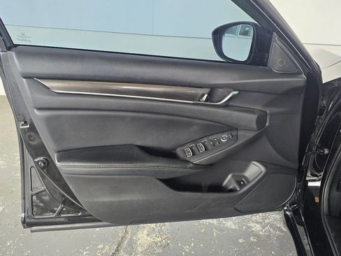 Used 2018 Honda Accord Sport image 18