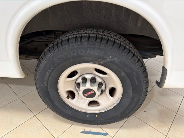 Used 2018 GMC Savana 2500 RWD image 25