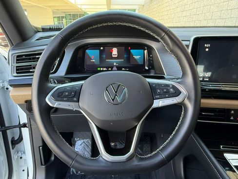 Used 2025 Volkswagen Atlas Cross Sport SE image 24