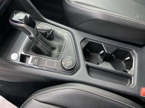 Used 2022 Volkswagen Tiguan SE image 31