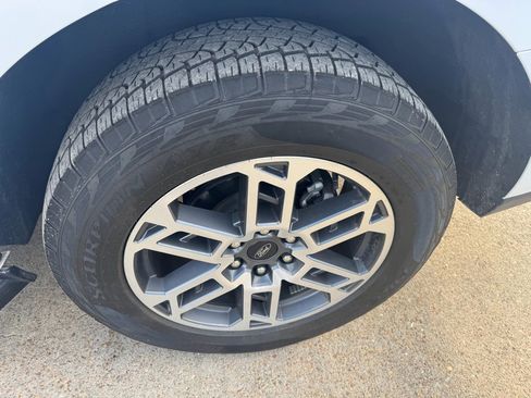 Used 2025 Ford Expedition Active image 10