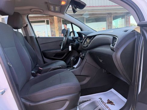Used 2019 Chevrolet Trax LS AWD/4WD image 22