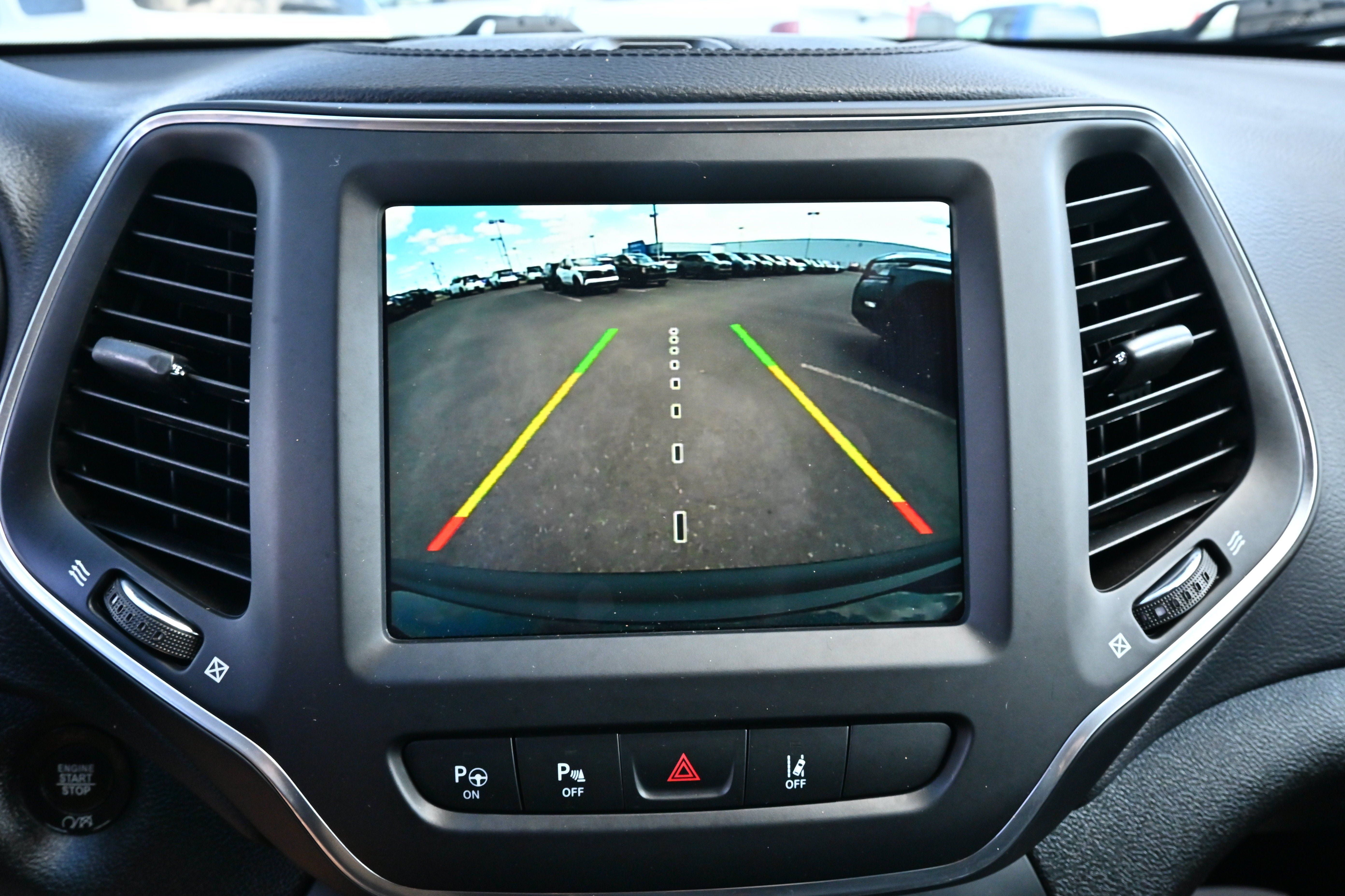 Used 2023 Jeep Cherokee Altitude Lux AWD/4WD image 26