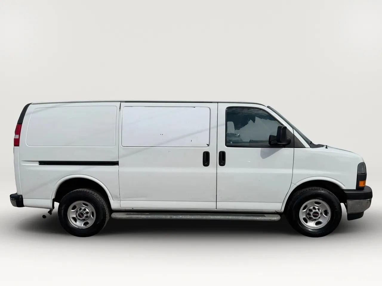 Used 2019 GMC Savana 2500 w/ Driver Convenience Package RWD image 2