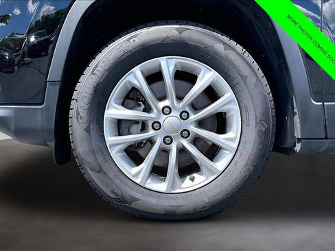 Used 2019 Jeep Cherokee Latitude w/ Popular Appearance Group AWD/4WD image 9