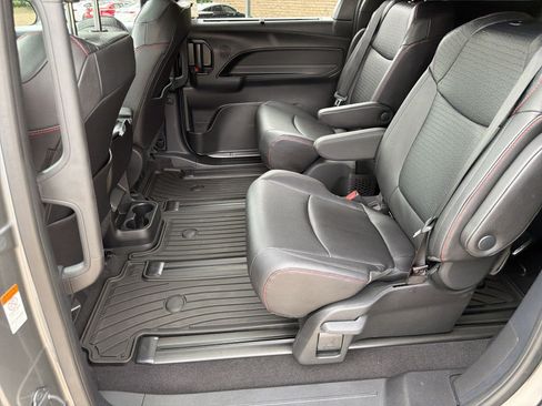 Used 2026 Toyota Sienna XSE FWD image 22