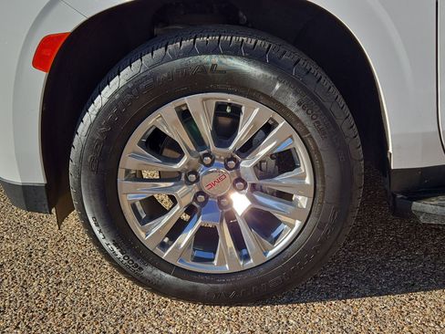 Used 2021 GMC Yukon Denali w/ Advanced Technology Package image 11