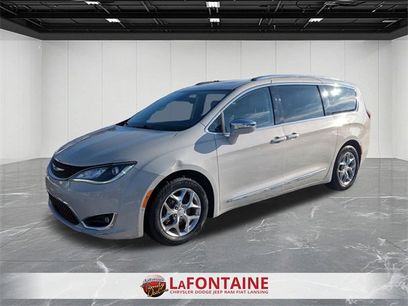Used 2017 Chrysler Pacifica Limited w/ UConnect Theater Package