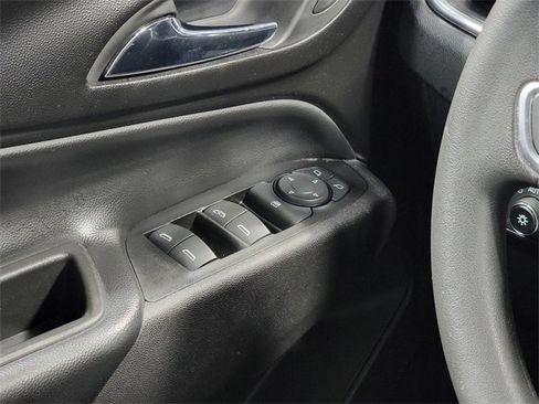 Used 2018 Chevrolet Equinox LT image 25