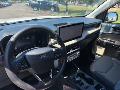 Used 2025 Ford Maverick Lariat AWD/4WD image 18