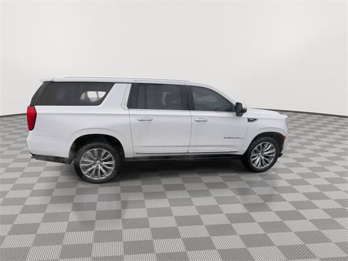 Used 2021 GMC Yukon XL Denali w/ Denali Premium Package image 8