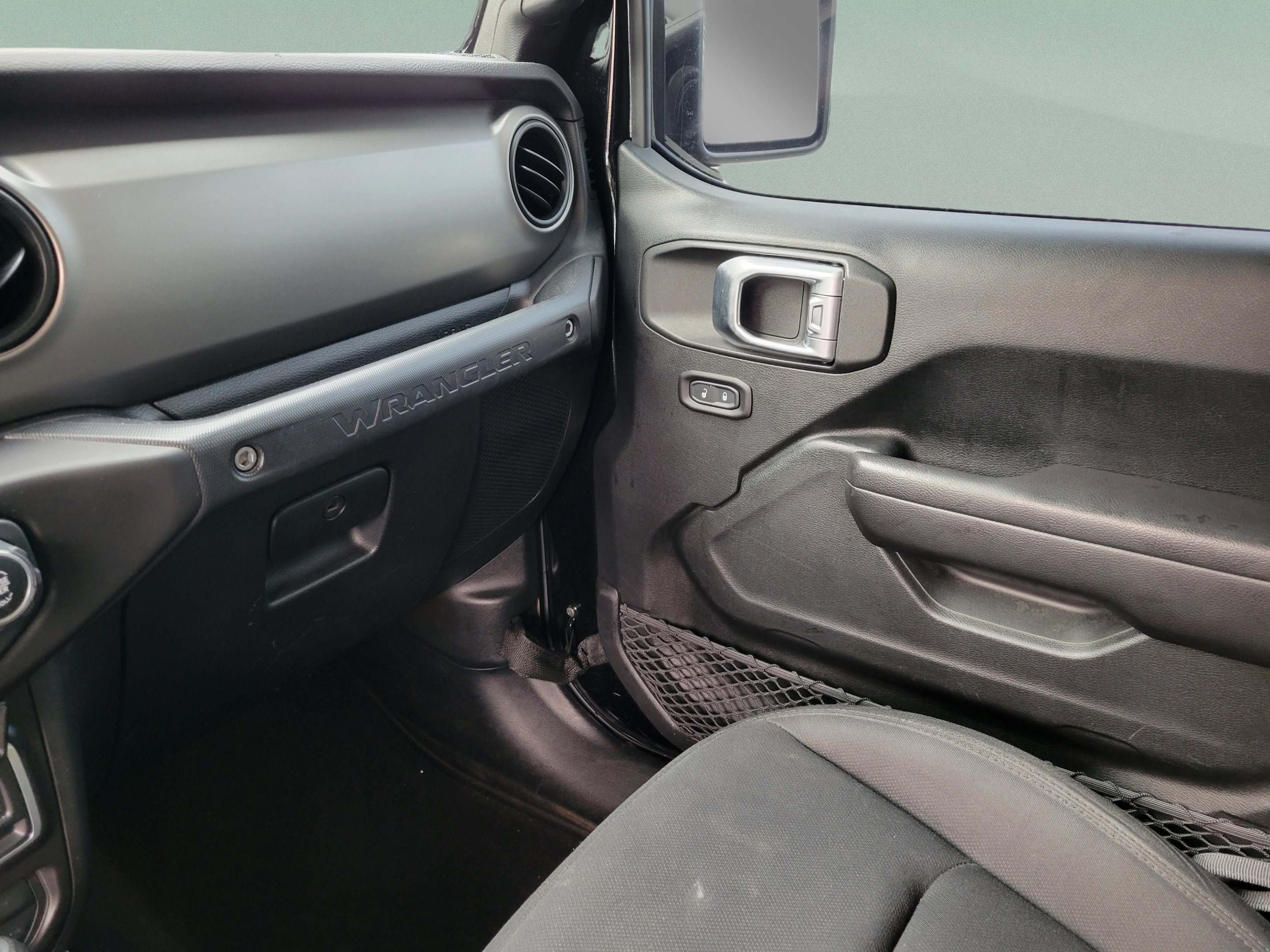Used 2018 Jeep Wrangler Unlimited Sport S AWD/4WD image 24