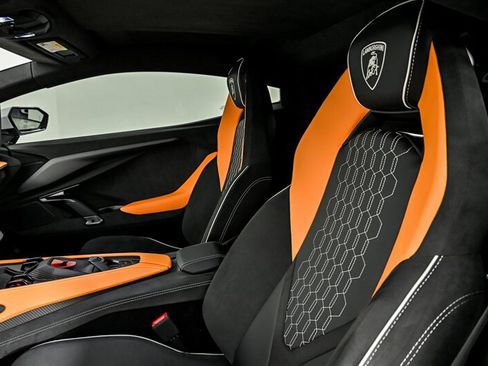 Used 2025 Lamborghini Revuelto AWD/4WD image 25