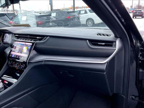 Used 2024 Jeep Grand Cherokee L Limited w/ Luxury Tech Group II image 15