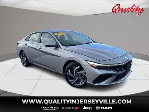 Used 2025 Hyundai Elantra Limited FWD image 1