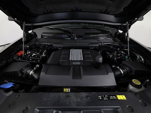 Used 2024 Land Rover Defender 90 V8 image 40