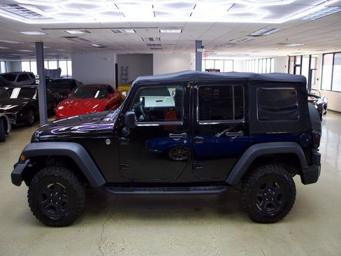 Used 2018 Jeep Wrangler Unlimited Sport w/ Connectivity Group AWD/4WD image 16
