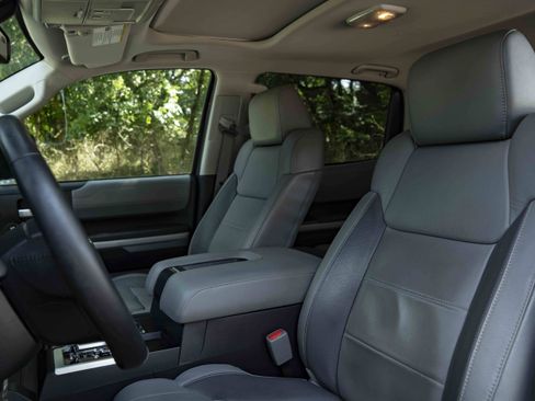 Used 2018 Toyota Tundra Limited w/ Limited Premium Package RWD image 17