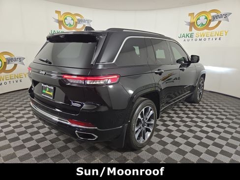 Used 2023 Jeep Grand Cherokee Overland w/ Luxury Tech Group IV AWD/4WD image 10