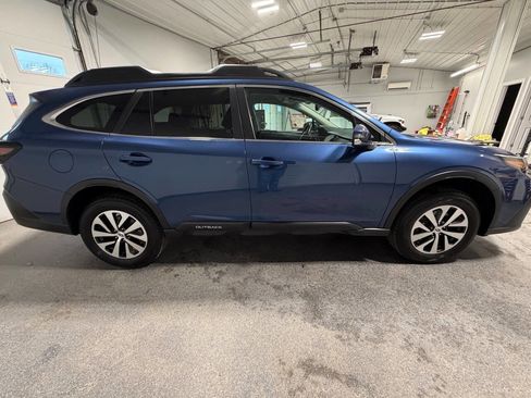 Used 2022 Subaru Outback Premium image 6