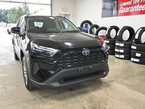 Used 2024 Toyota RAV4 XLE AWD/4WD image 3