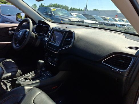 Used 2022 Jeep Cherokee Trailhawk w/ Comfort/Convenience Group AWD/4WD image 11