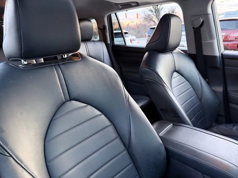 Used 2023 Toyota Highlander XLE image 43